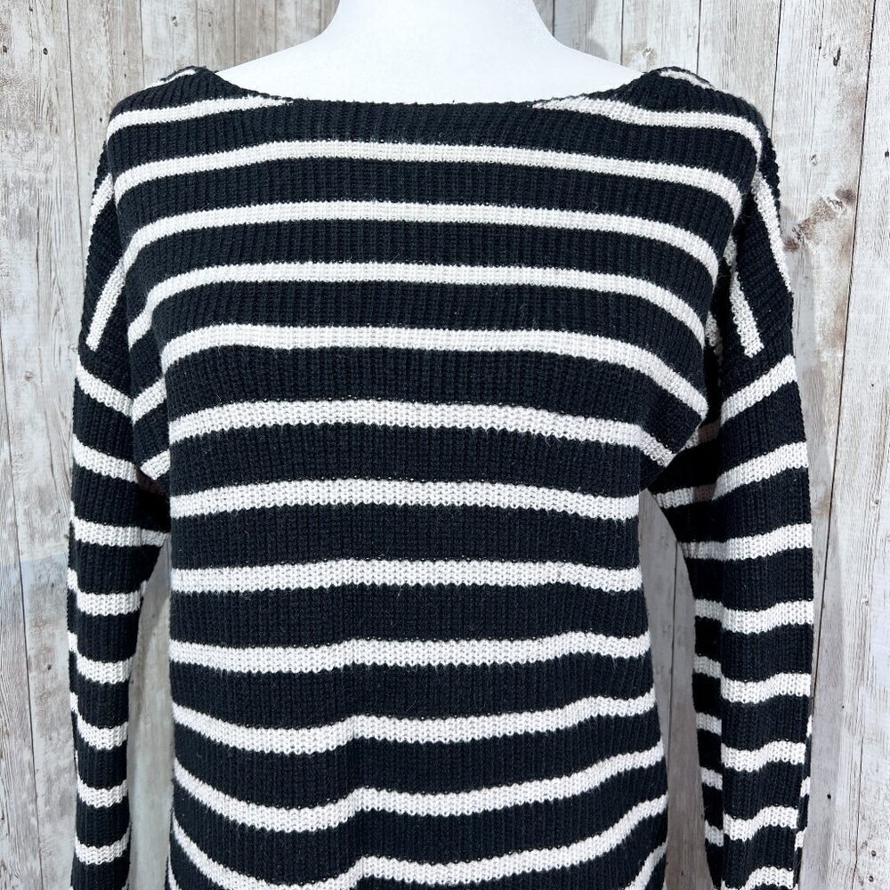 Women's Old Navy Sweater | Black & White | Scoop Neck | Medium | Tunic Length - Picture 5 of 12